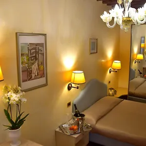 https://residenza-favaro.hotelslidodijesolo.com