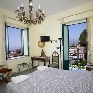 https://villa-gaia-taormina.taorminaitalyhotels.com